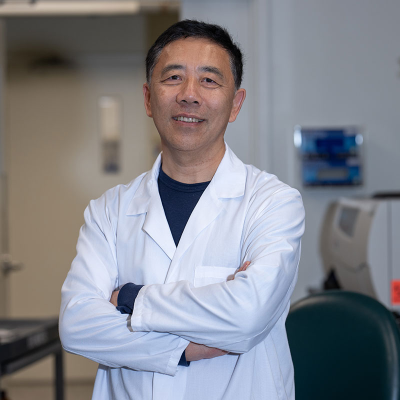 Dr. Xue in lab
